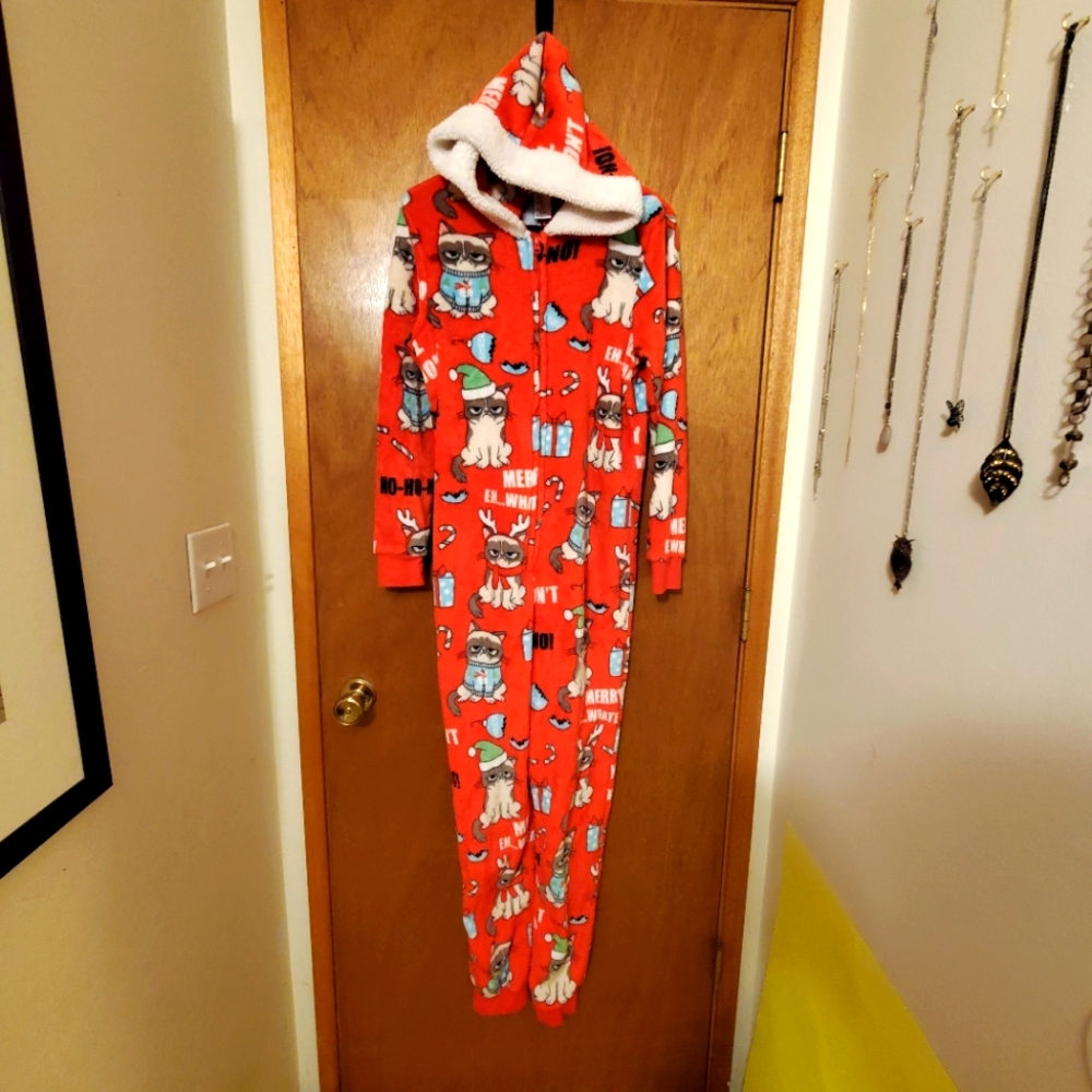 Grumpy Cat red holiday onesie pajamas w/ hood M